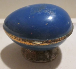 Caja de baratija de huevo azul con bisagras de porcelana de latón antiguo de colección DORADO JAPÓN - Imagen 1 de 5