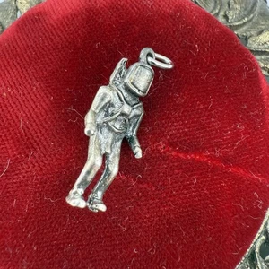 "Colgante vintage de plata esterlina con dije de astronauta 3,54 g marcado espacio STER 1""" - Imagen 1 de 5