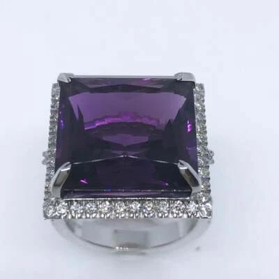 Anillo de moda con halo de circonita cúbica blanca de 0,98 quilates de amatista corte princesa de 15,26 quilates Foto 1 de 4