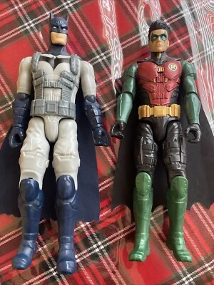 Mattel DC Comics 12 pulgadas Juego de figuras de acción Batman y Robin de 11 pulgadas 2018  Foto 1 de 2