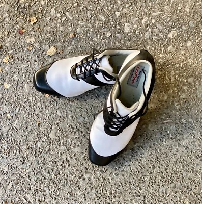 Zapatos de golf para dama blancos y negros, usados una vez.  Diseño de cliente Colección Lo Pro  Foto 1 de 3