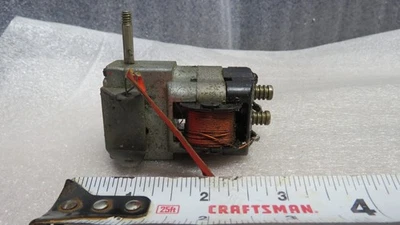 LIONEL POSTWAR O 364 LOG LOADER MOTOR  633378 - Image 1 of 4