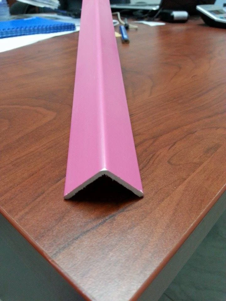PROFILI IN PVC FUCSIA ANGOLARE 25X25X2 DA MT.2,60 - Immagine 1 di 1