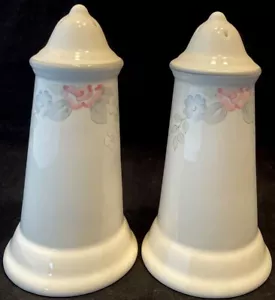 PFALTZGRAFF WYNDHAM FLORAL 3 AND 4 HOLE WHITE 5 3/4" SALT & PEPPER SHAKERS - Picture 1 of 7