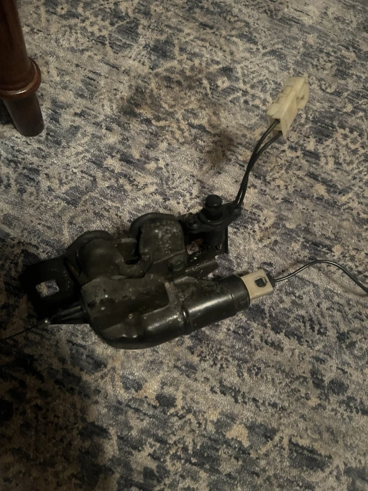 84-96 CHEVROLET CORVETTE C4 ESCOTILLA TRASERA MONTAJE PESTILLO LIBERACIÓN 1409676 OEM Foto 1 de 4