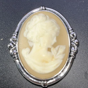 Vintage Estee Lauder Solid Perfume Compact Cameo Silver Tone metal - Picture 1 of 4