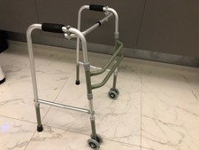 DEAMBULATORE PER ANZIANI E DISABILI GIRELLO RUOTE PIEGHEVOLE ALTEZZA REGOLABILE