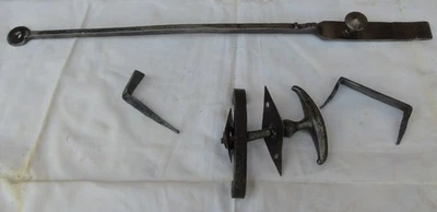 Ancien loquet à poignée forgée verrou  clenche fer forgé  complet serrure porte - Photo 1/4