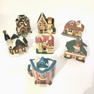 Keramikhaus Weihnachtsdorf verschneite Gebäude mittelgroß 4,5" bis 5,5" Zoll hoch - Bild 1 von 16