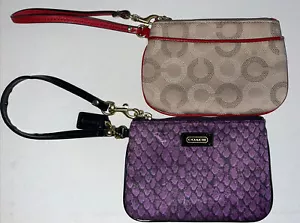 2 polsini Coach-abbronzati con logo C bordo in pelle rosso e stampa Taylor Snake - Foto 1 di 11