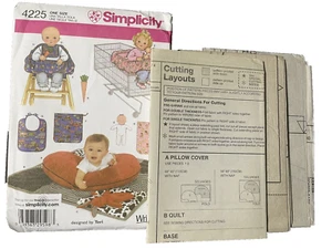 Simplicity Pattern 4225 Baby Zubehör ungeschnitten 20 Muster Steppdecke Puppe Lätzchen Sitz - Bild 1 von 3