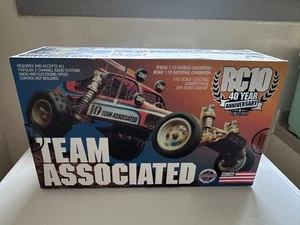 Associated 6007 1/10 RC10 Classic 40th Anniversary Buggy Kit - Edizione Limitata! - Foto 1 di 5