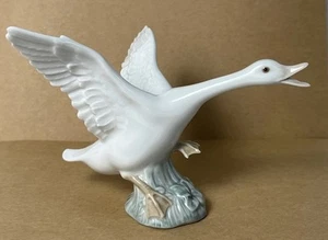 Lladro Porcelain #1265 GOOSE OR DUCK "TAKING FLIGHT", Made in Spain - Imagen 1 de 16