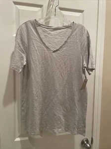 Chicos Ultimate Women Sz 0 Silver Gray shirt Pull Over Top Short Sleeve NWT - Picture 1 of 4