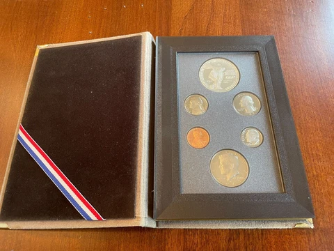 1983 US Mint Olympic Prestige Proof Set in unusual velvet case. NO COA or box Cover