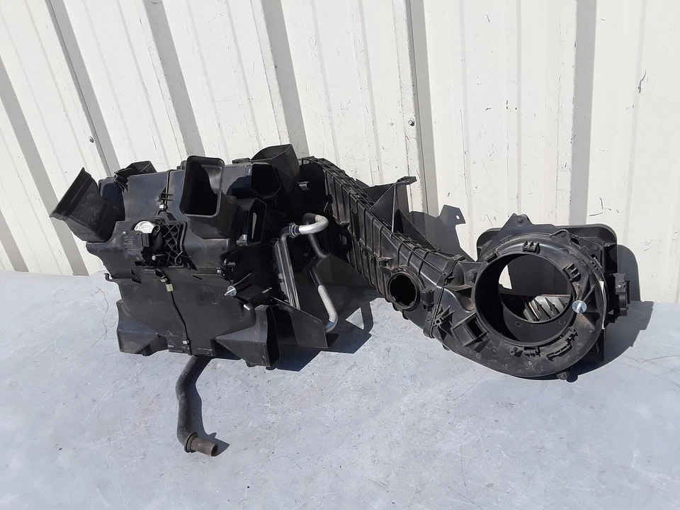 2014-2018 MERCEDES-BENZ SPRINTER 2500 HVAC CLIMATE HEATER MOTOR HOUSING BOX OEM - Image 1 of 4
