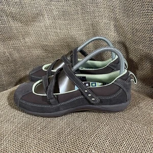LL Bean Girl's Brown Comfort Suede Mary Jane Shoe Cross Strap Size 4 - Picture 1 of 10