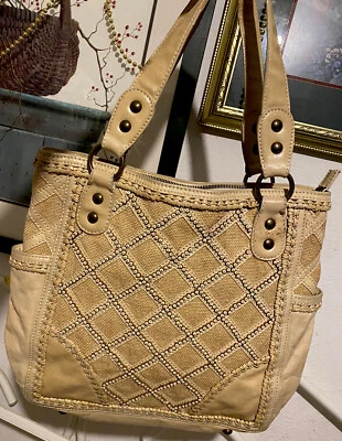 Bolsa de ombro Isabella Fiore couro de crochê com miçangas e lona hobo - Imagem 1 de 4