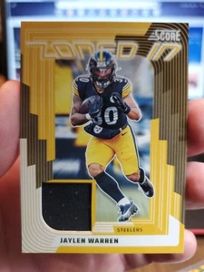 2025 Score Zoned In Jaylen Warren Jersey Patch Pittsburgh Steelers #ZON-JWN - Bild 1 von 6