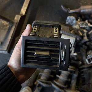 Mercedes-Benz W204 Classe C bocchetta doccia aria ventola sinistra - A2048301354 - Foto 1 di 1