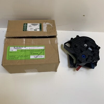 GENUINE Land Rover discovery sport 15- Range Rover evoque 12- actuator LR066925 - Image 1 of 2