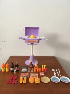 VINTAGE BARBIE FUN FIXIN BBQ SET SET GRILL MIT TÜRKEI PEPSI RÜSCHEN HAMBURGER KÄSE - Bild 1 von 7