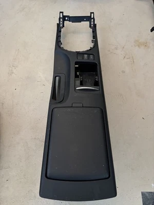 2006 Nissan 350z center console with knee pads - Image 1 of 3