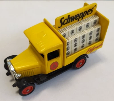 CORGI  CAMION DIE CAST CHEVROLET DRINKS VAN  " SCHWEPPES "  GIALLO  VARIE  E - Immagine 1 di 4