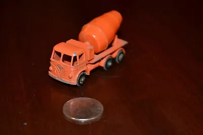 VINTAGE LESNEY MATCHBOX #26 FODEN CEMENT MIXER TRUCK ORANGE REGULAR WHEELS - Image 1 of 4