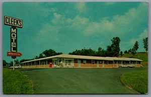 Postcard Kingsport TN c1960s Cleeks Motel US Highway 11 Owner V.W. Cleek & Sons - Picture 1 of 2