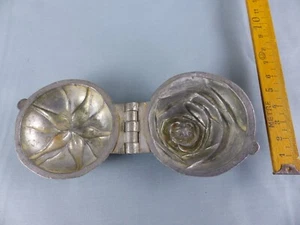 Ancien moule chocolat glace massepain en étain , fleur rose ? - Imagen 1 de 3