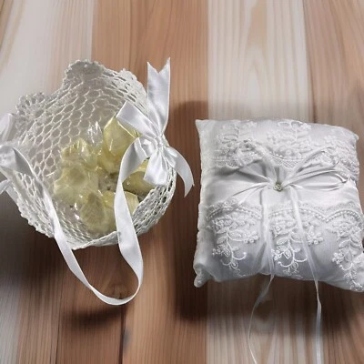 Cesta nupcial niña flor ganchillo pétalos florales anillo portador almohada blanca nueva Foto 1 de 4