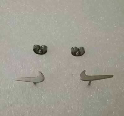 Pendientes Nike Swoosh Pendientes Astilla Cuadros Tick 1 Par Para Orejas Perforadas Foto 1 de 4