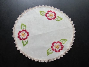 Vintage Hand Embroidered Dogwood Round Crochet Edge Doily 12" Cottage Grandma - Picture 1 of 1