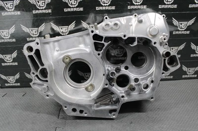 Honda CRF450R 2014 13-16 OEM CÁRTER LATERAL DERECHO CÁRTER CÁRTER 11100-HOMBRES-A70 ¡BUENO! Foto 1 de 4