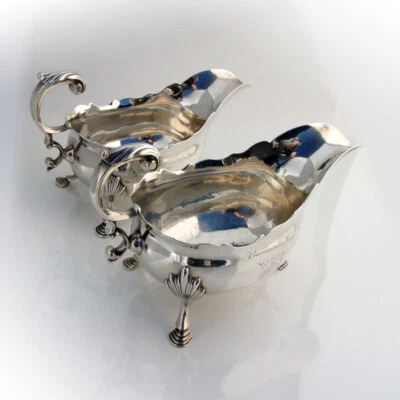 Par de barcos de salsa ingleses Barnards Inn Crest George Ibbot plata esterlina 1762 Foto 1 de 4