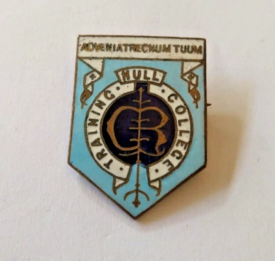 Vintage Enamel Hull Training College For Teachers- Student's Pin Badge 1960s - Image 1 of 2