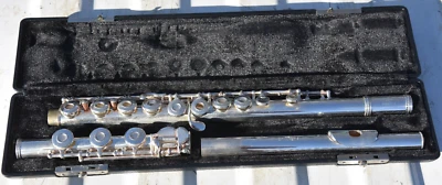 Flauta Commonhardt 30SHB de plata maciza con junta de cabeza, pie B con estuche agujero abierto Foto 1 de 4