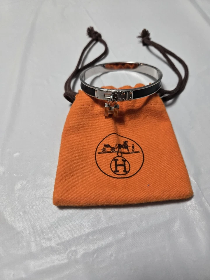 Brazalete para mujer HERMÈS esmalte negro 6,35 cm (2,5 pulgadas) tono plata Foto 1 de 4