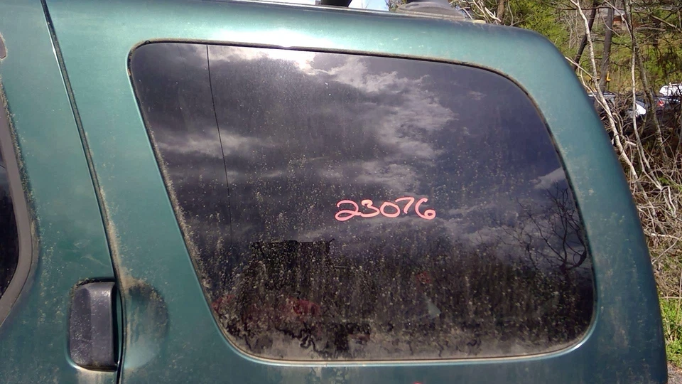 Nissan Xterra 2000-2004 cuarto de vidrio privacidad lado del conductor izquierdo OEM 833077Z010 Foto 1 de 1