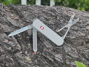 Swiss Army Knife, Classic Silver Alox, Victorinox 53012, 0.6221.26 New In Box - Picture 1 of 6