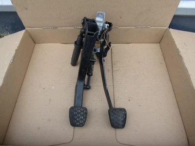 1 PEDALES EMBRAGUE FRENO MERCEDES-BENZ W210 W202 W208 SLK 170 TRANSMISIÓN MANUAL Foto 1 de 4