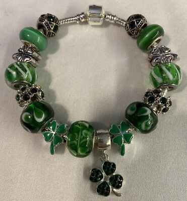 Pulsera con dije europeo día de San Patricio verde plata tréboles cristal de Murano 3 Foto 1 de 4