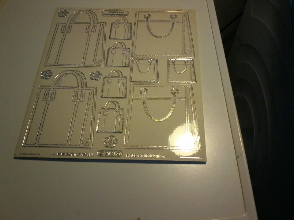 FOLHA ADESIVOS TRANSPARENTES PRATA PARA SCRAPBOOKING NOVA BOLSA FEMININA 20X23 CM - Imagem 1 de 1