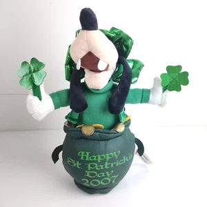 Disney Theme Parks Goofy Plush 2007 St Patrick’s Day Pot Of Gold 9” - BNWT - Picture 1 of 6