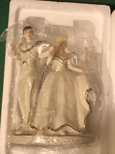 Lenox Disney Magical Moment Cinderella & Prince Wedding Cake Topper Figurine New - Picture 1 of 1