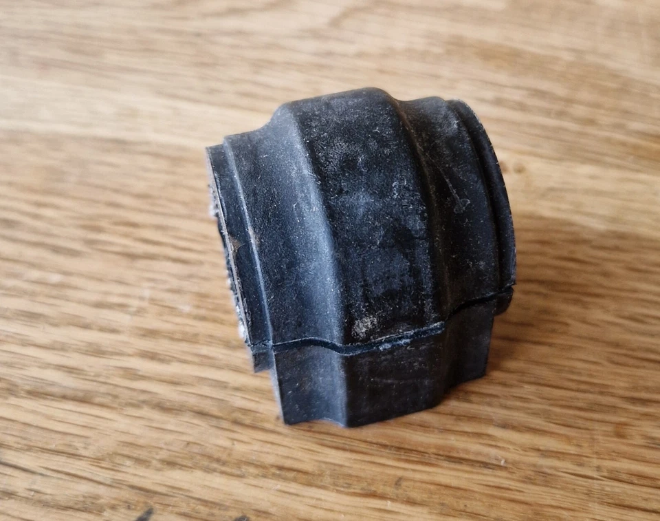 MINI Stabilizer Rubber Mounting D=21,5mm Front 31356772843 Genuine - Image 1 of 4