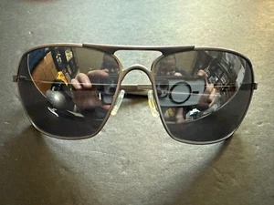 Occhiali da sole Oakley Quered Aviator - custodia e scatola siluro in metallo 004063-10 - Foto 1 di 9