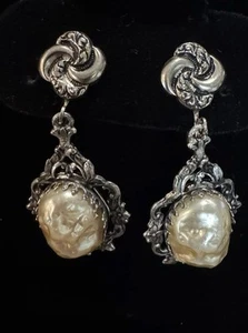 Vintage Faux Baroque Mobe Pearl Dangle Screw Back Earrings - Picture 1 of 8