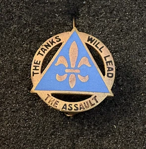 US Army 4th Tank Co PB Pinback NHM DUI DI Insignia Crest Pin - Picture 1 of 4